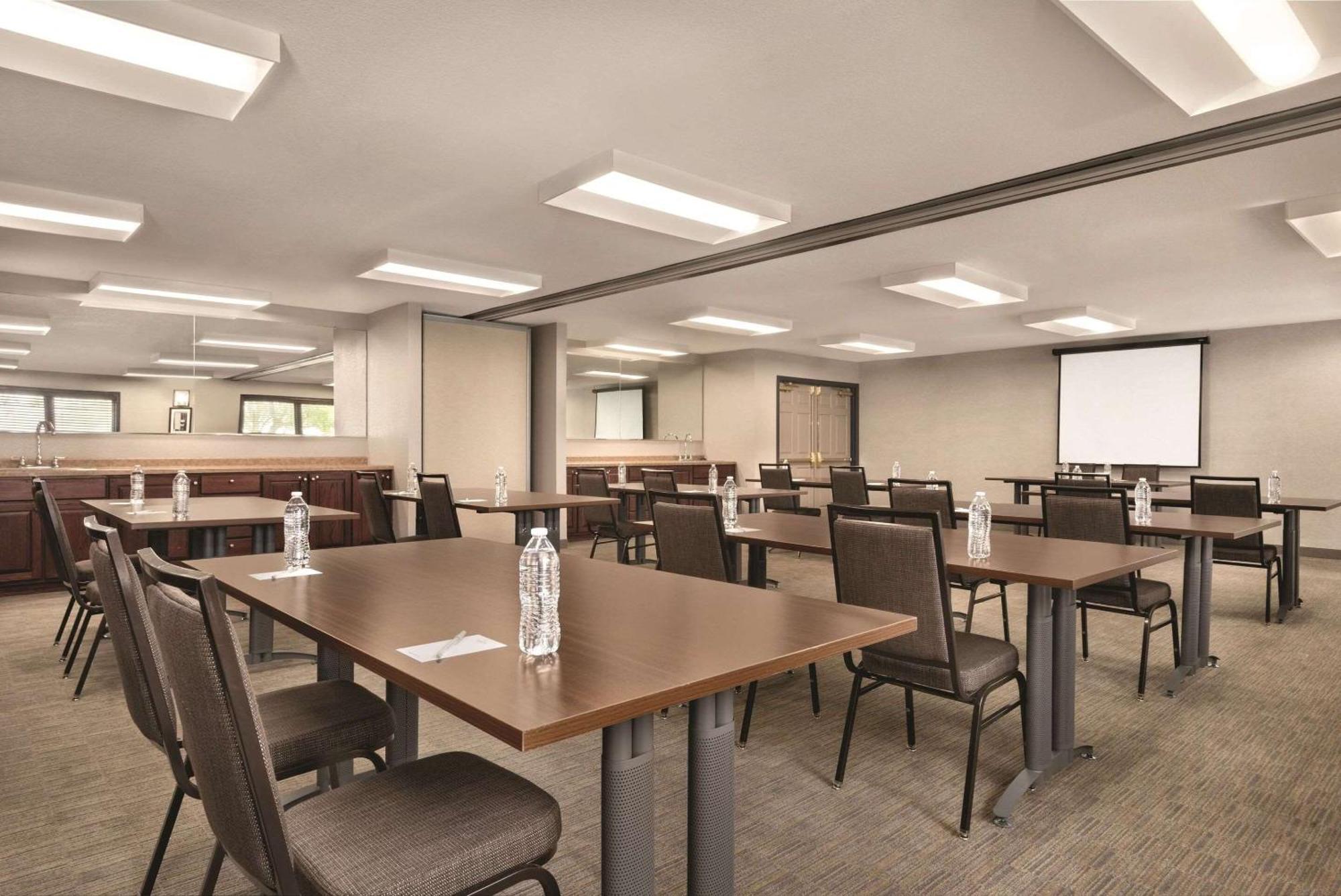 Country Inn & Suites By Radisson, Pella, Ia Luaran gambar